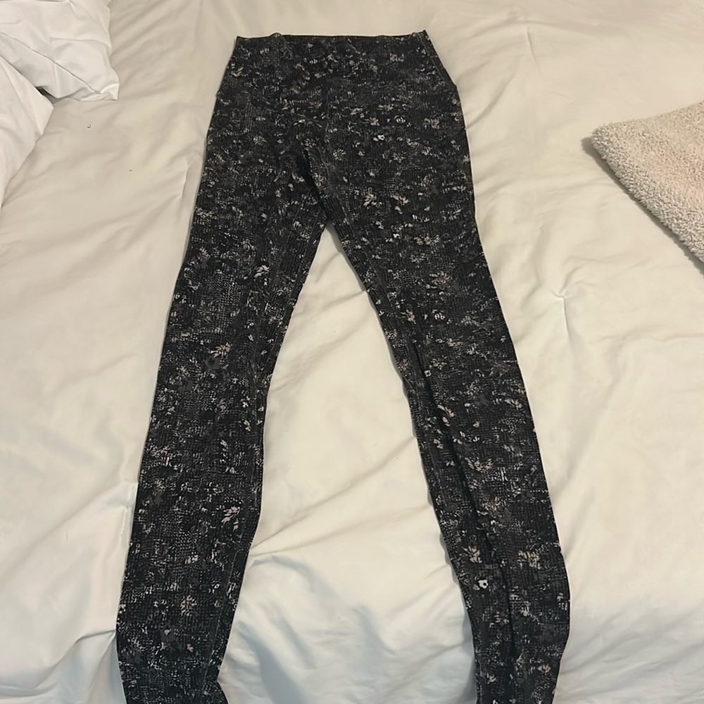 Lululemon patterned leggings 28” inseam